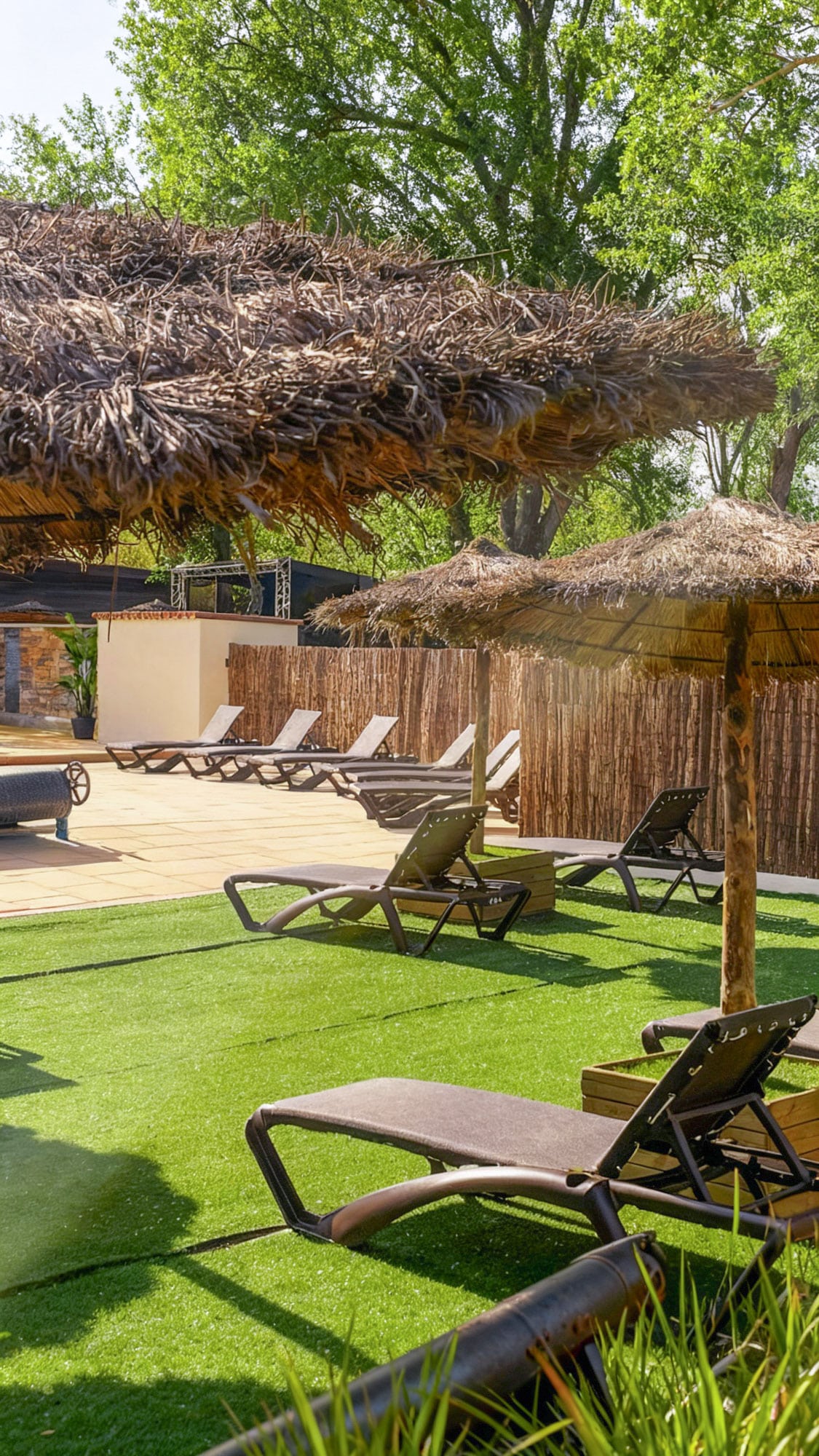 Camping Le Val de Cesse piscine solarium