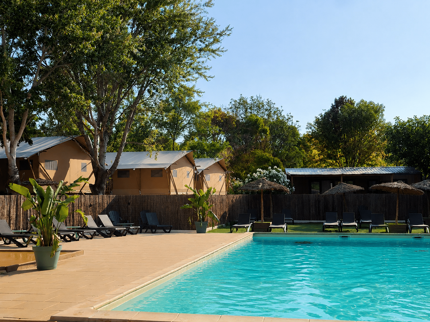 "Indian Summer", Enjoy the swimming pool at 29°C and the restaurant, open until 30 September 2026